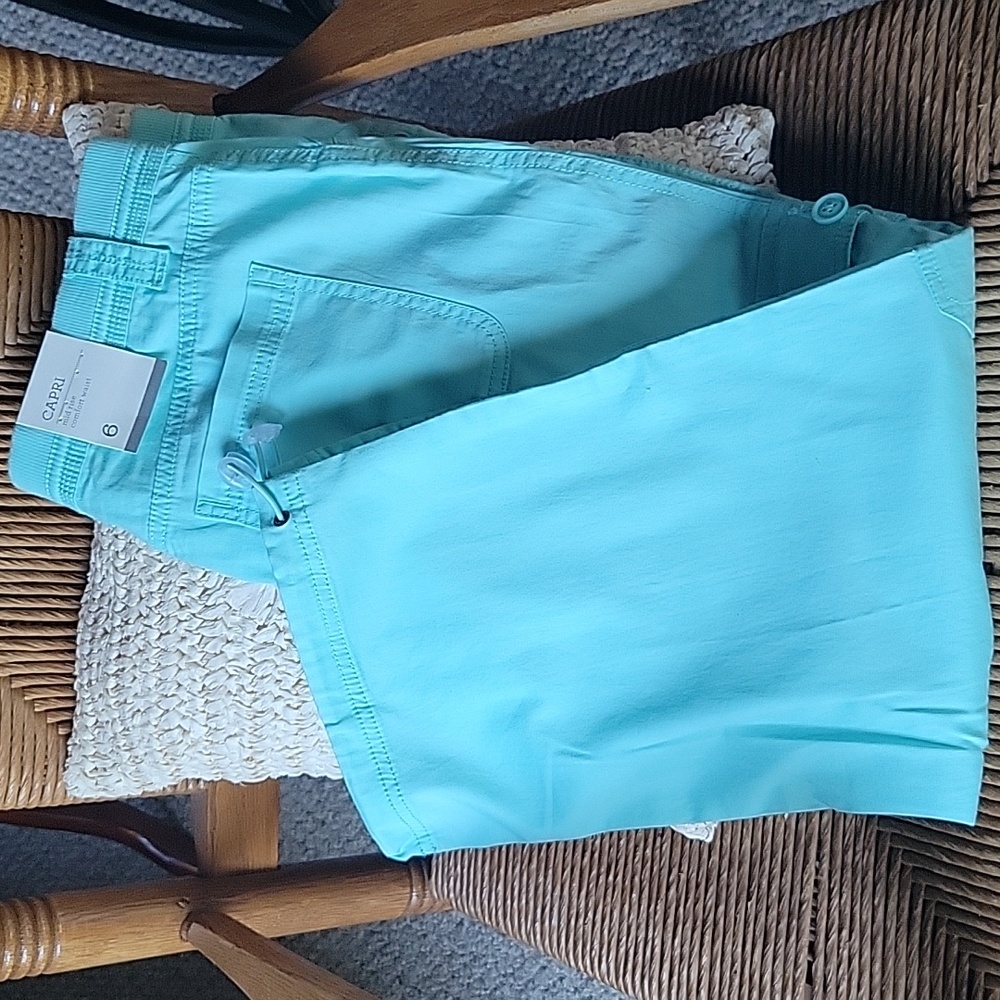 Style & Co blue, mid rise, comfort waist capris, size 6 - Picture 2 of 11